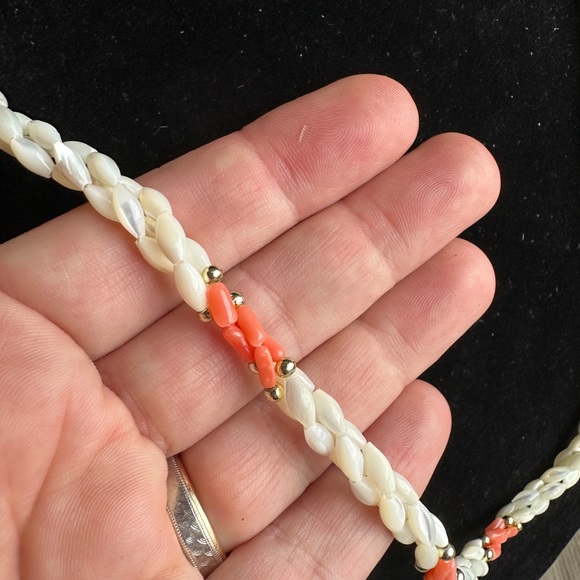 22” 3-Strand Freshwater/Rice/Seed Pearls and Coral Necklace, Vintage 1980’s - Picture 5 of 8